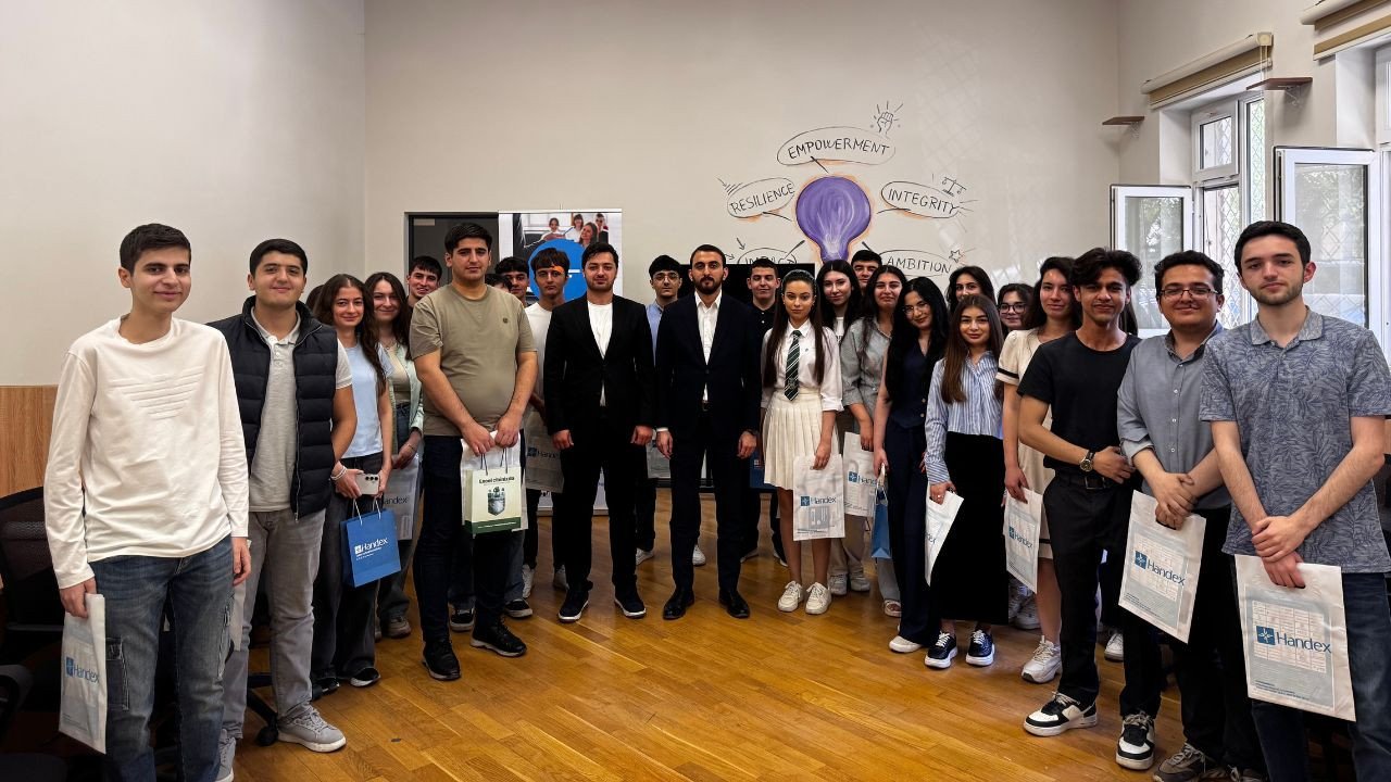 “Yeni Dövrün Tələbi: Data Analitika” – Dövlət İdarəçilik Akademiyasında Seminar Keçirildi